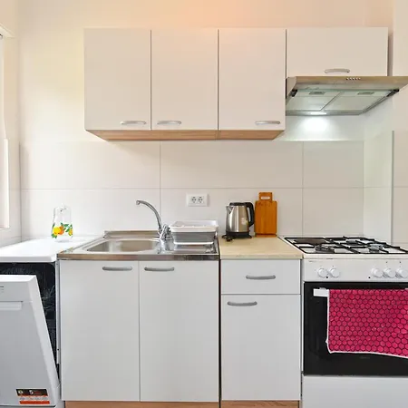 Appartement Davor 2330 *