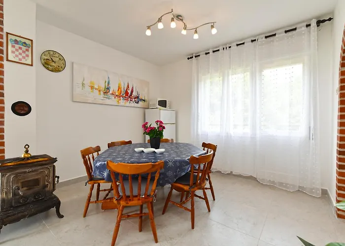 Apartment Davor 2330