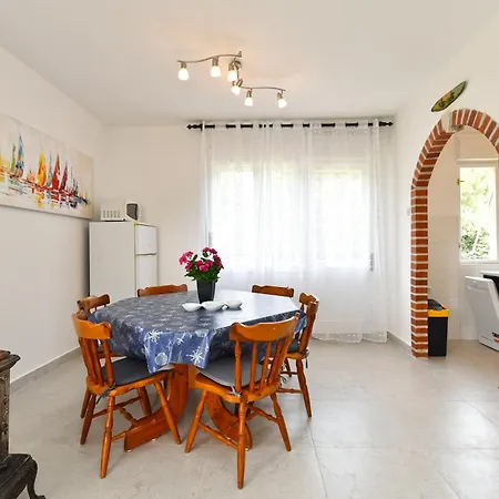 Davor 2330 Lägenhet Pula