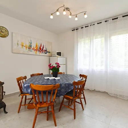 Lägenhet Davor 2330