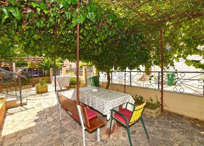 Apartment Davor 2330 *